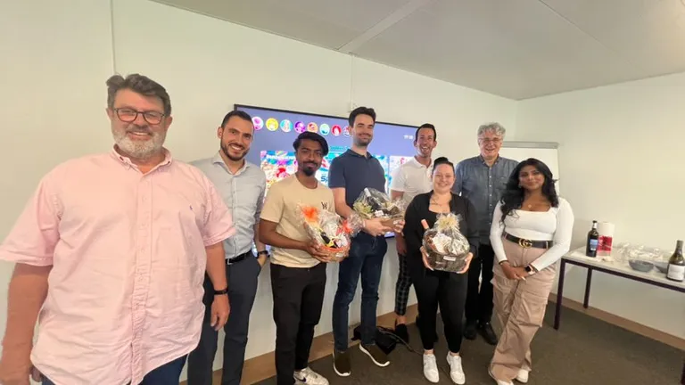 Gruppenbild von Mitarbeitenden von Bosshard & Partner bei einem internen Mitarbeiteranlass.